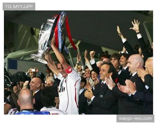 马尔蒂尼战术揭秘:足球场上守护神与智慧的完美融合 马尔蒂尼战术揭秘:足球场上守护神与智慧的完美融合