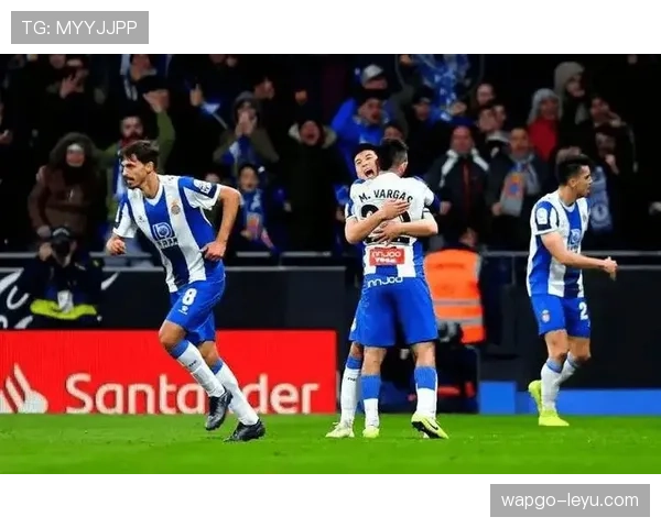 西甲欧战席位争夺白热化，状态回升球队抢占先机