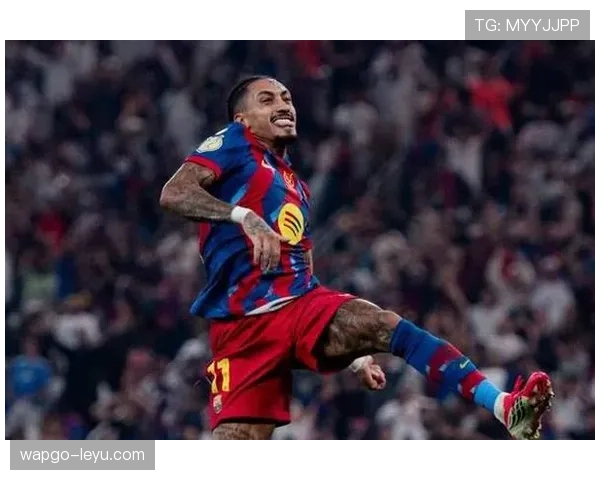 拉菲尼亚独特庆祝动作引热议：灵感源自何处，彰显球场激情表达